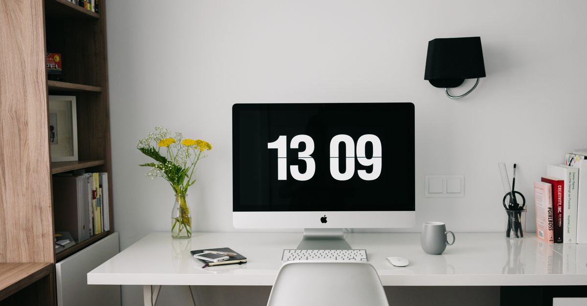 how to put world clock on desktop windows 11