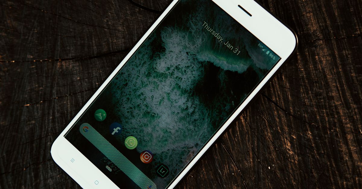 add background to png on android