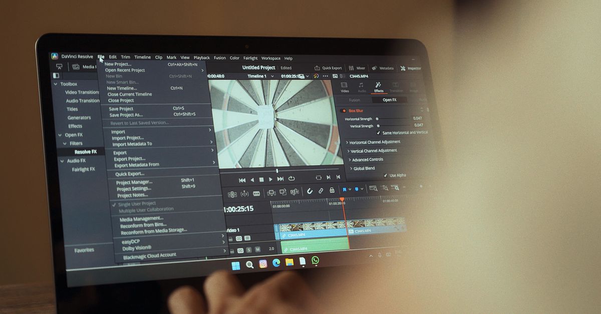 add border to image in davinci resolve