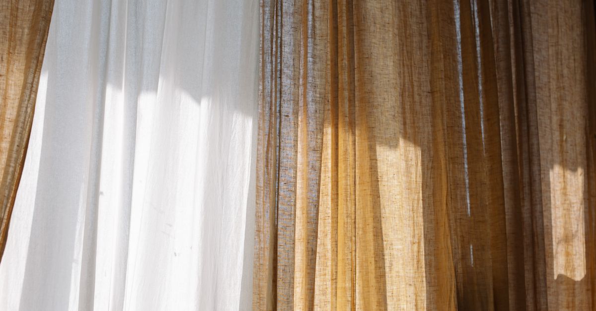 how to calculate curtain fabric