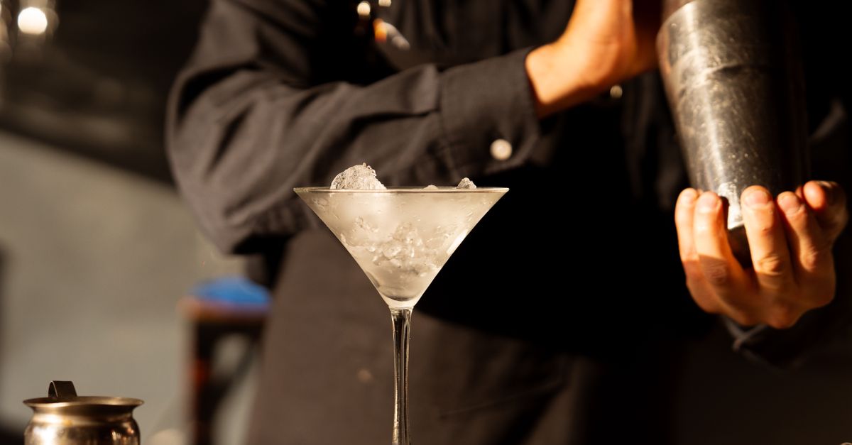 cocktail mixing game for beginners