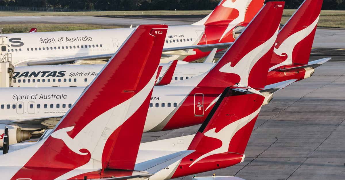 how to get complimentary qantas lounge passes