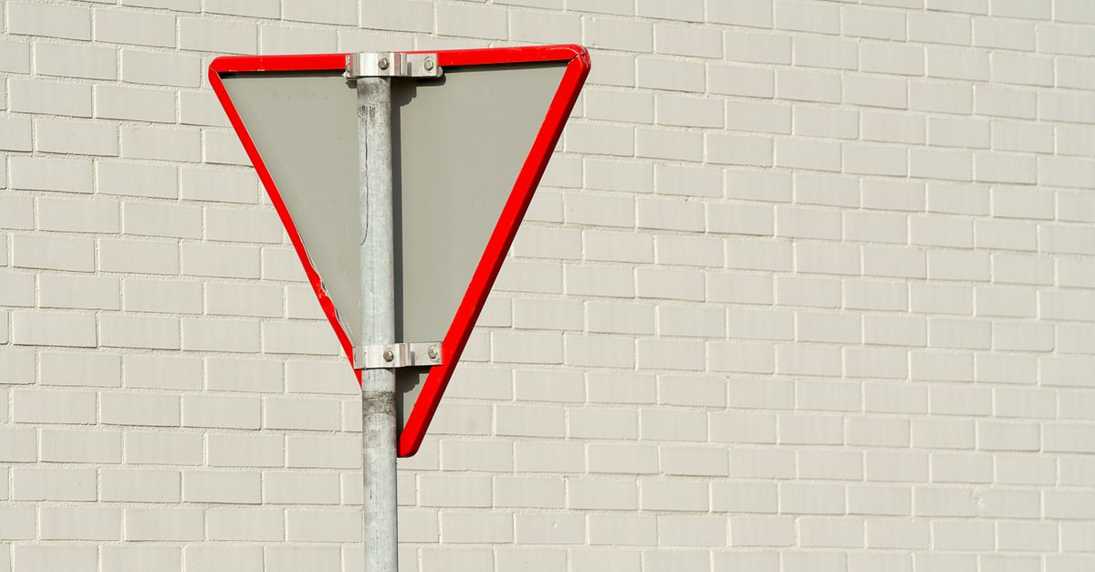 css create triangle with border