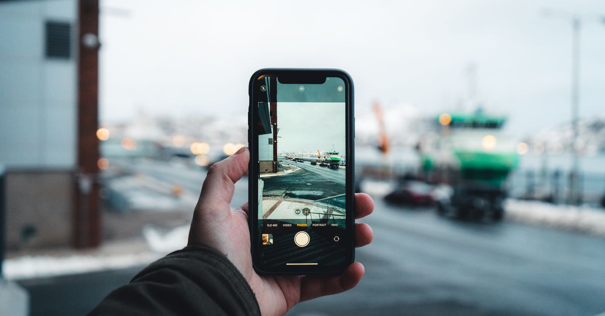 does the image leave my device when i use average color from image