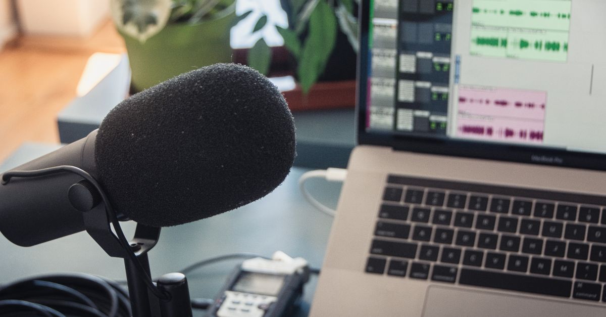 how to generate audio waveform in premiere pro