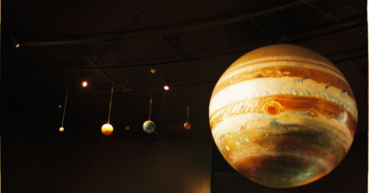 how to check retrograde planets for a past date
