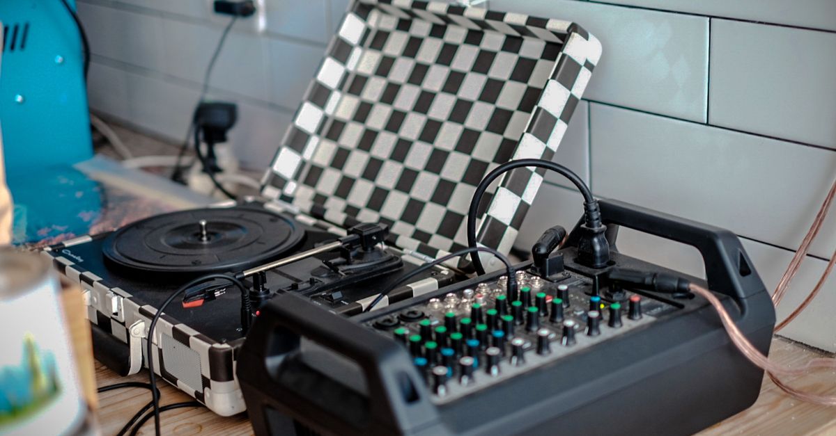how to connect mixer to mixer