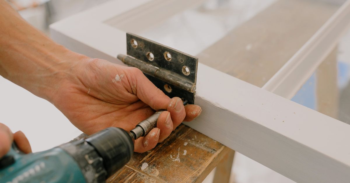 how to remove bommer spring hinges
