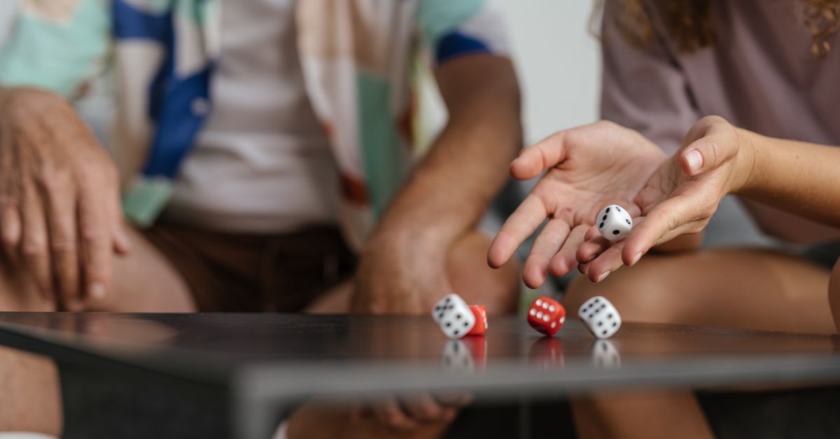 how to roll dice in discord