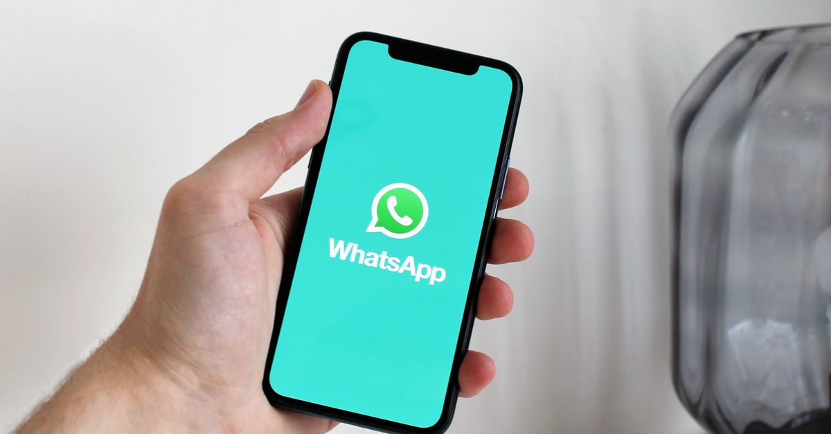 how to use strikethrough text in whatsapp