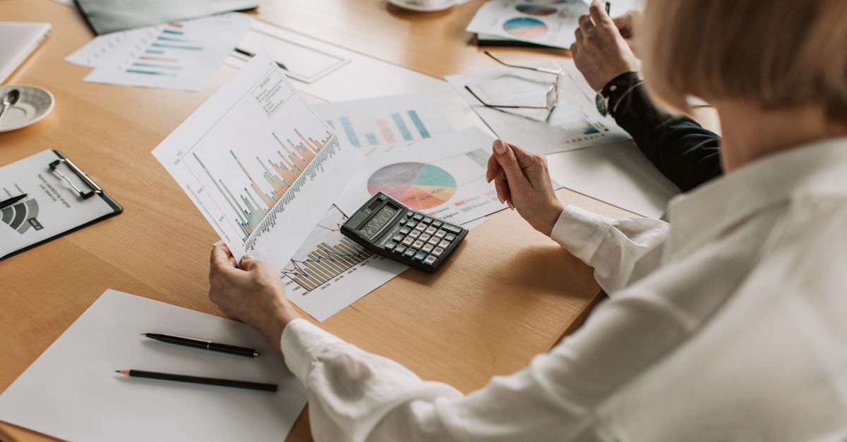how to make table chart in canva