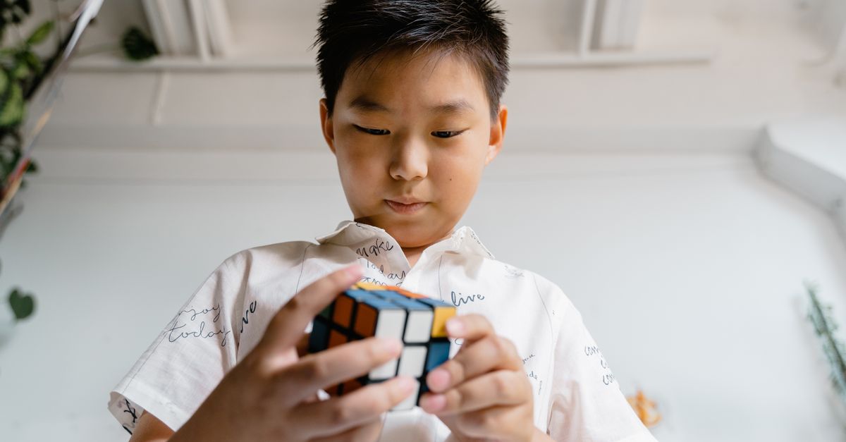 can i play on a phone or without a mouse when i play cube net puzzle