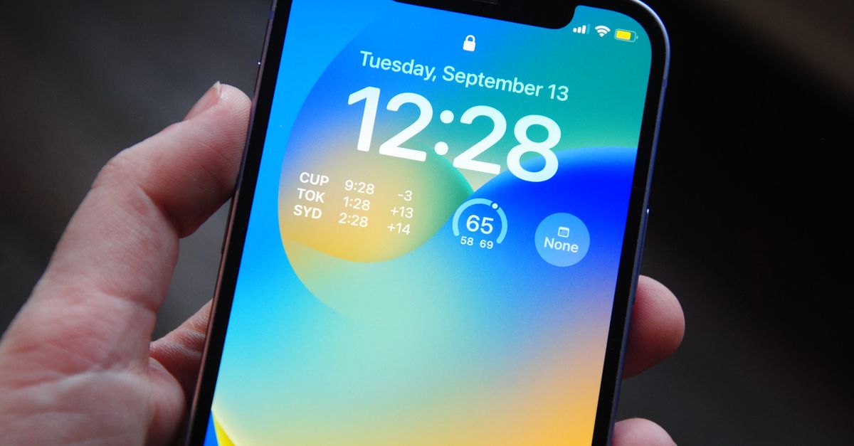 how to put world clock on lock screen