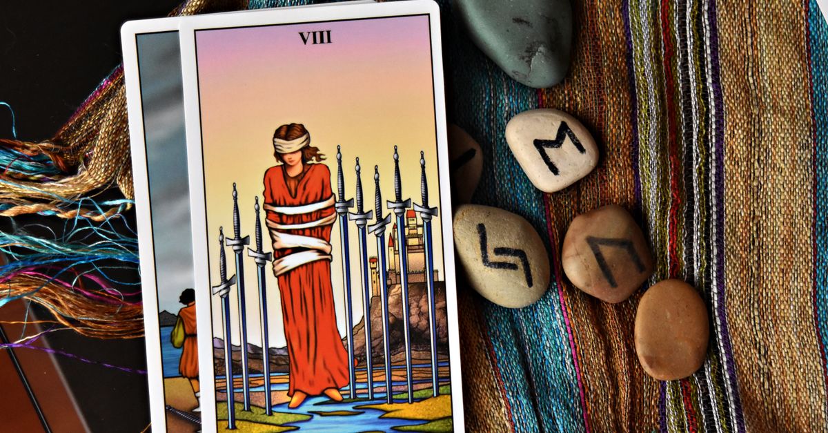 rune reading vs tarot reading