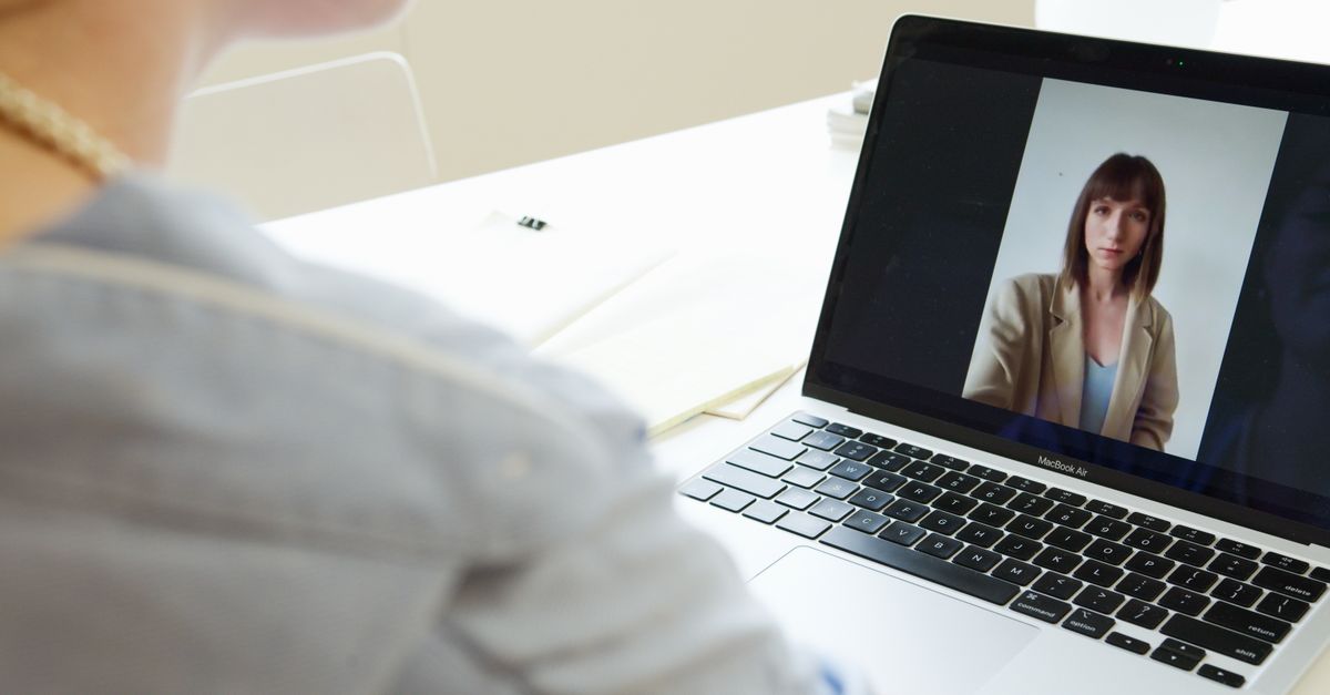 trim video online on laptop