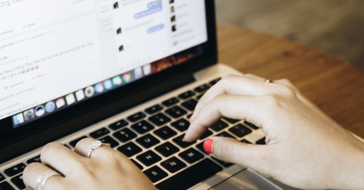how to use text to speech on macbook